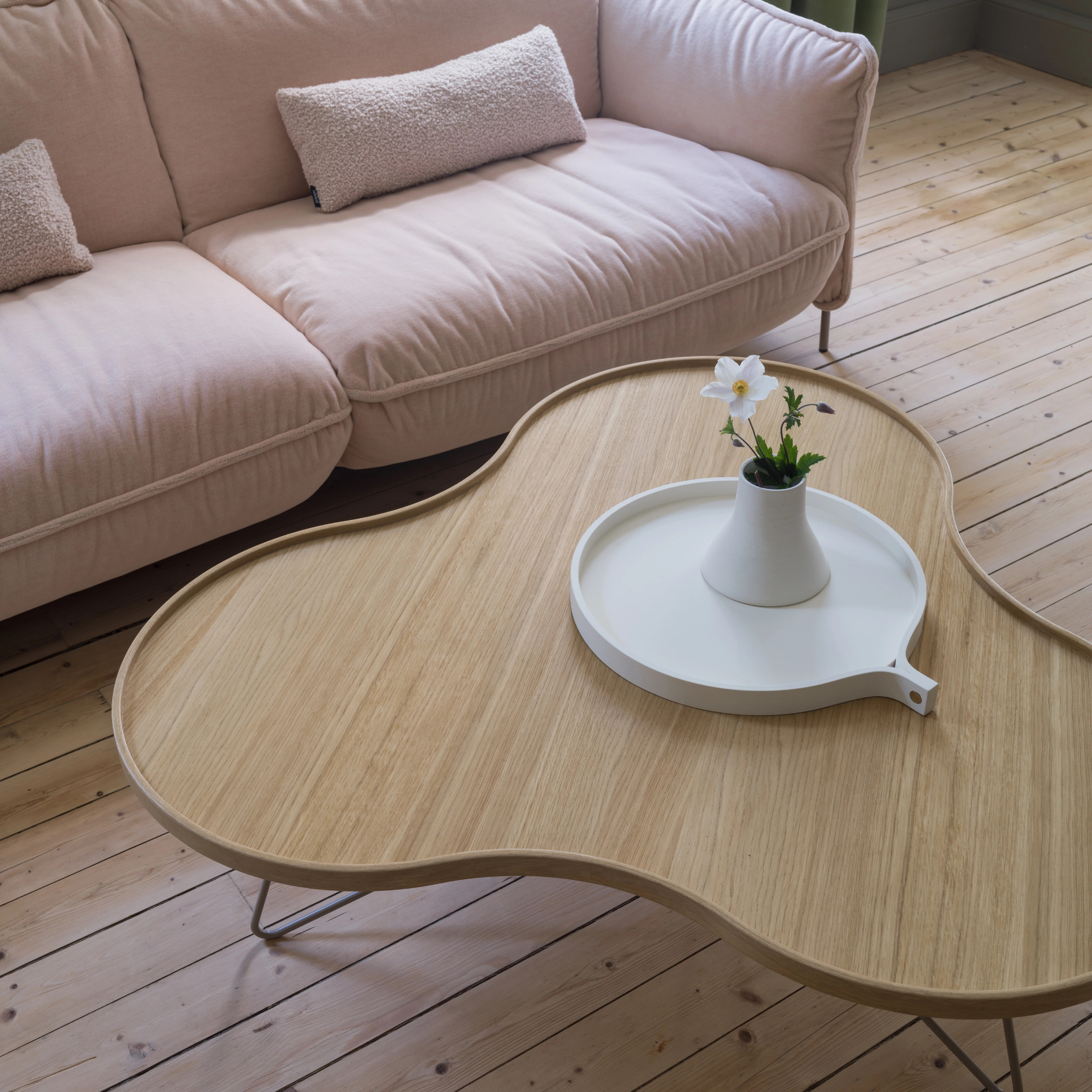 Flower Mono Table